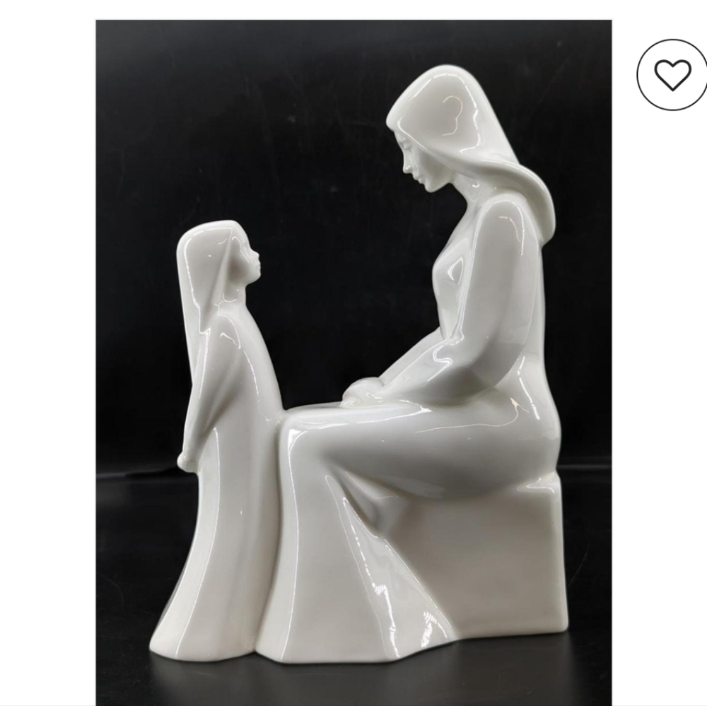 1979 ROYAL DOULTON MOTHER AND DAUGHTER SCULPTURE